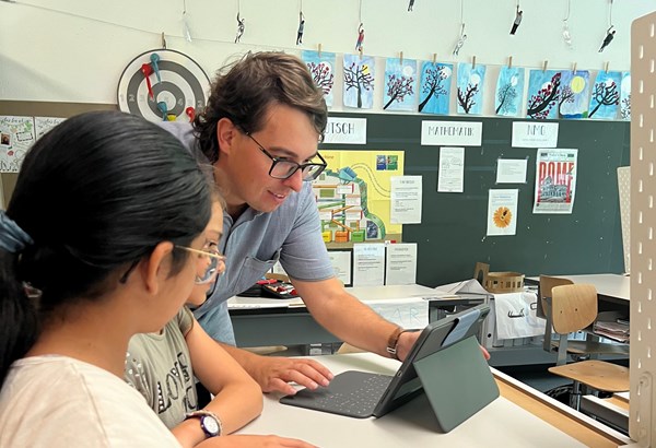 Besuch des FH-Botschafters Daniel Nussbaumer begeistert Schüler:innen in Olten Besuch des FH-Botschafters Daniel Nussbaumer begeistert Schüler:innen in Olten